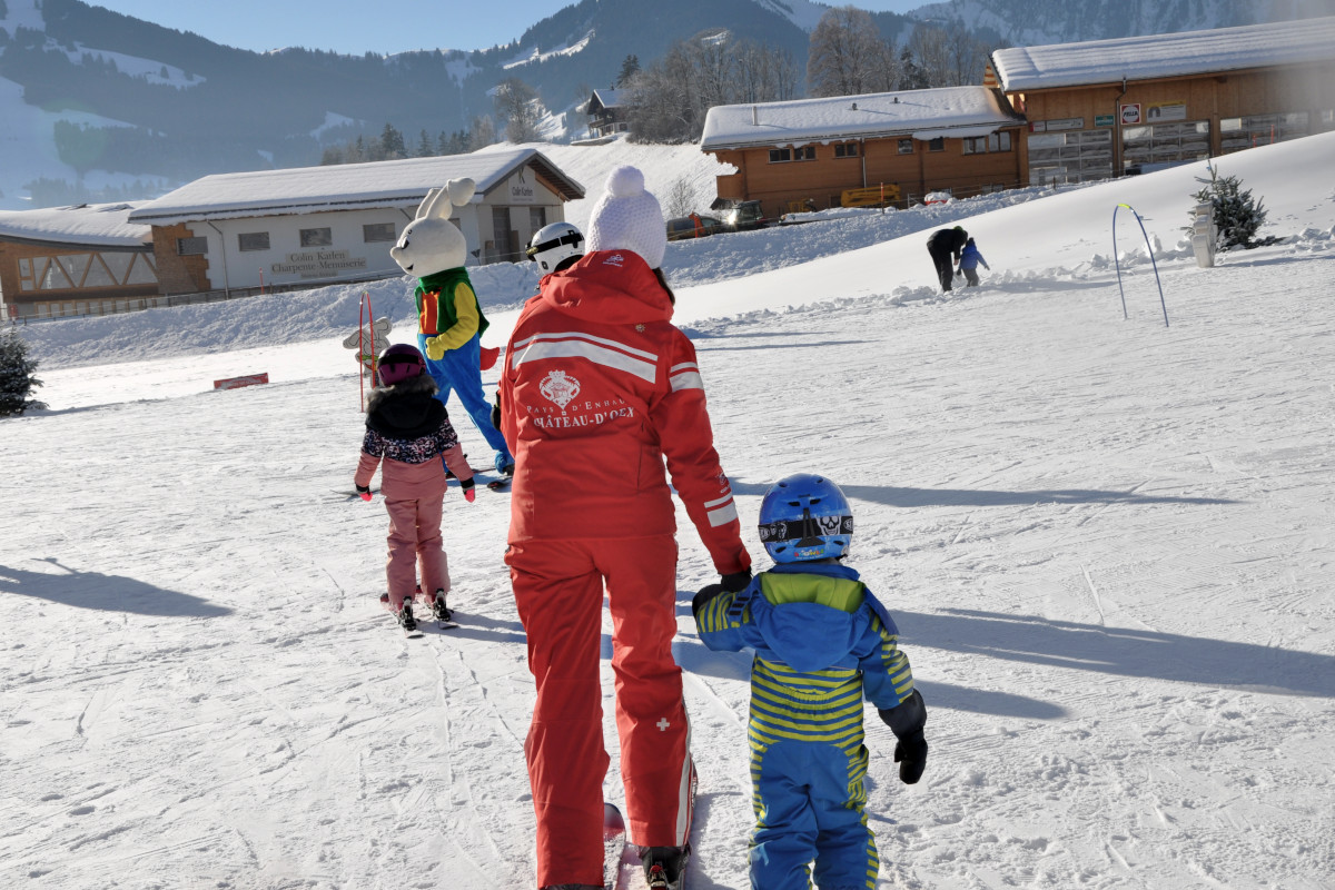 chateau-oex-gstaad-rougemont-saanen-ski-lessons-unterricht-les-ski-cours-group-groep-collectif-prive-privat-ski-school-ecole-vaud-suisse-schweiz-switzerland