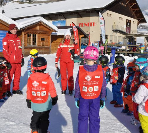 chateau-oex-gstaad-rougemont-saanen-ski-lessons-unterricht-les-ski-cours-group-groep-collectif-prive-privat-ski-school-ecole-vaud-suisse-schweiz-switzerland