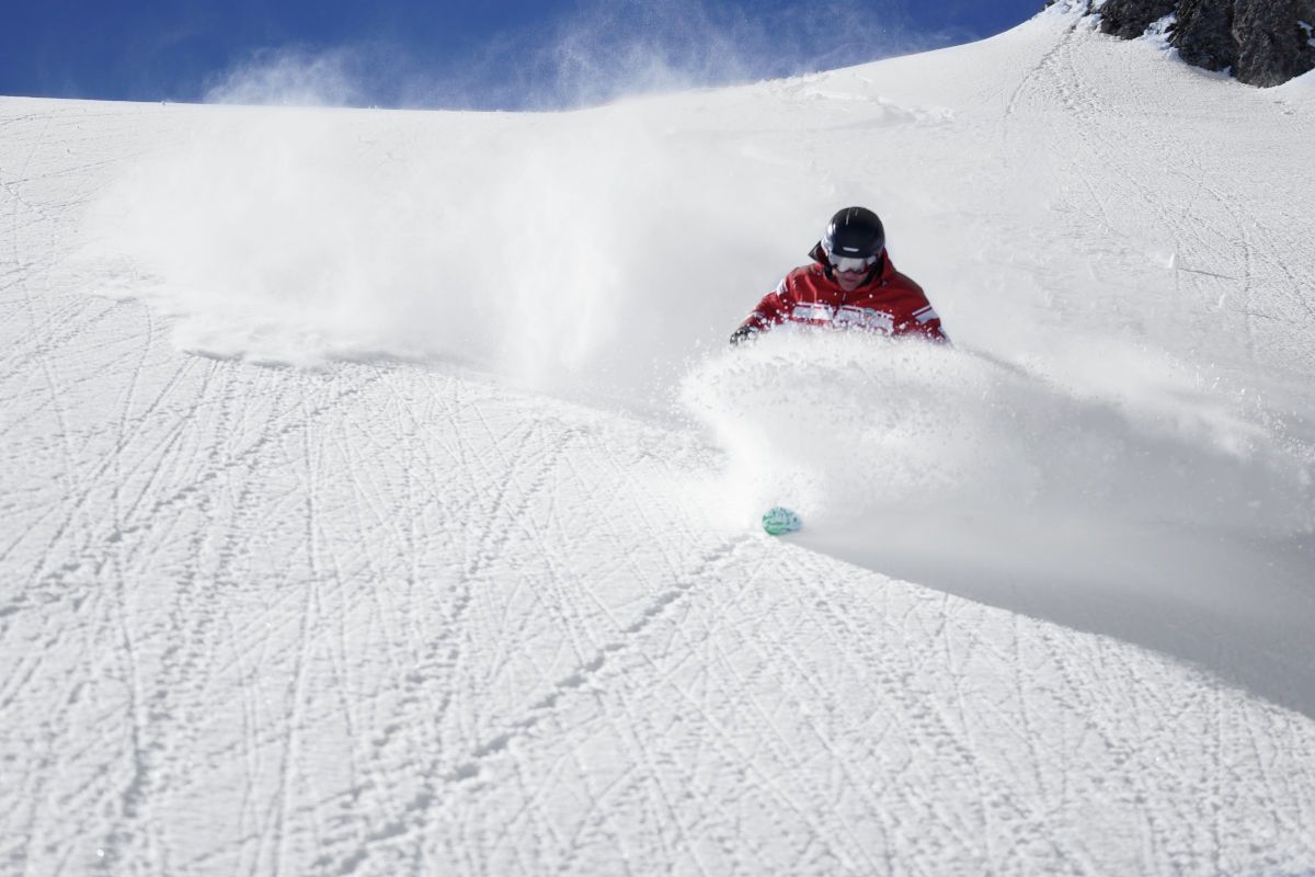 chateau-oex-gstaad-rougemont-saanen-ski-lessons-unterricht-les-ski-cours-group-groep-collectif-prive-privat-ski-school-ecole-vaud-suisse-schweiz-switzerland