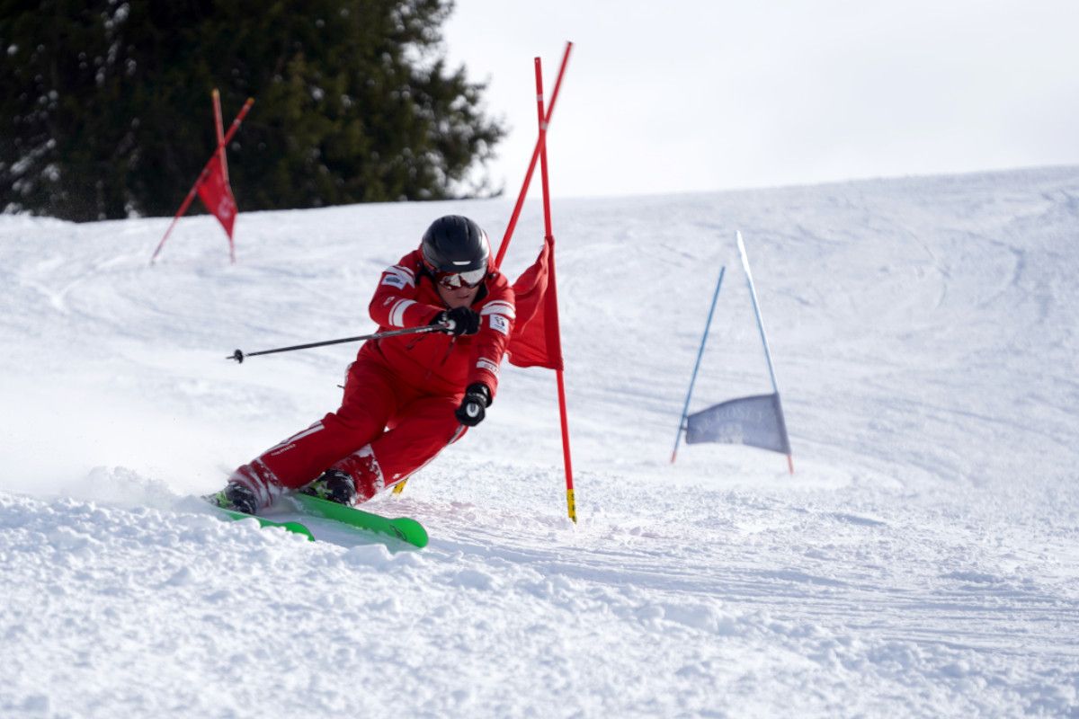 chateau-oex-gstaad-rougemont-saanen-ski-lessons-unterricht-les-ski-cours-group-groep-collectif-prive-privat-ski-school-ecole-vaud-suisse-schweiz-switzerland